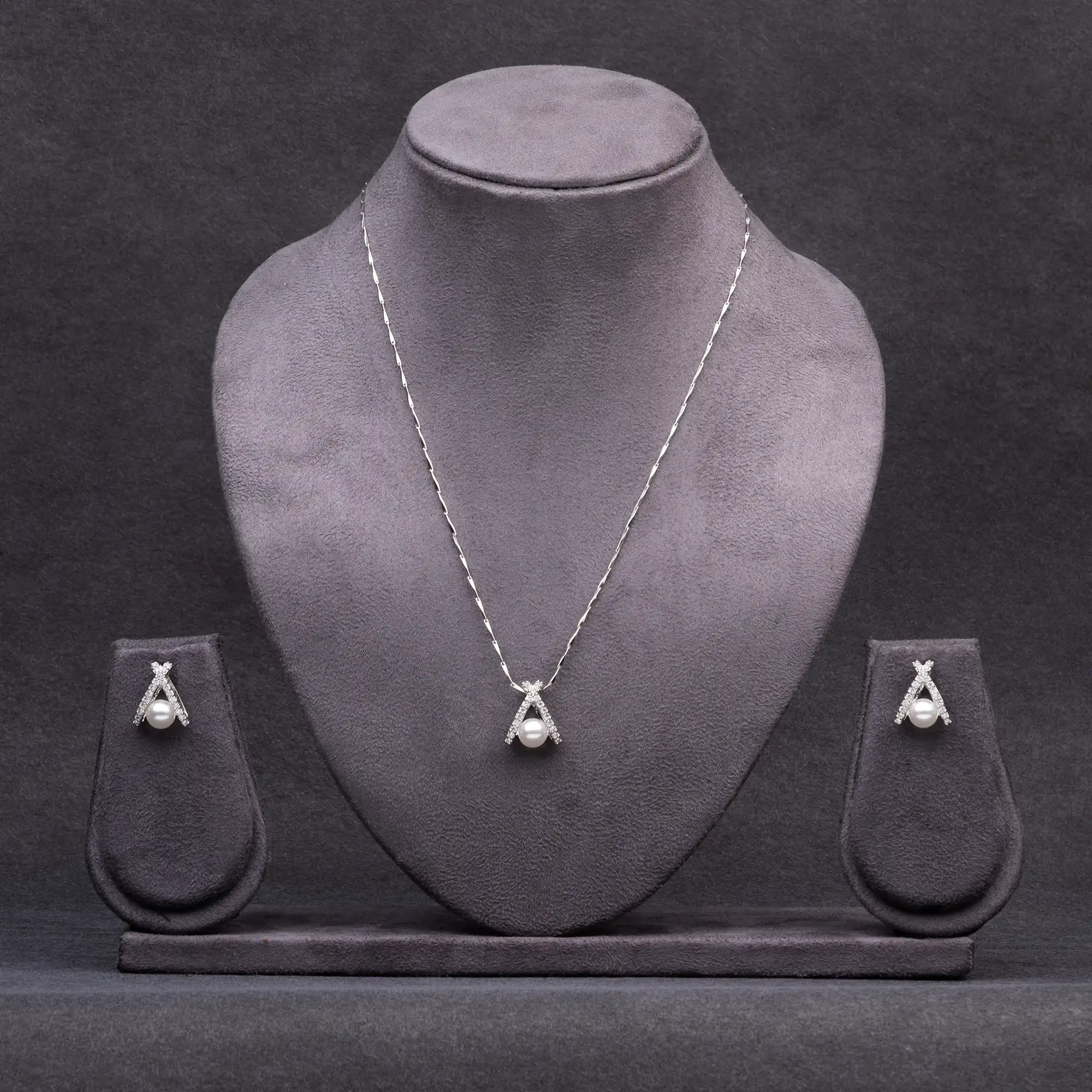 Rhodium-Plated American Diamond and White Pearl Pendant Set with Chain