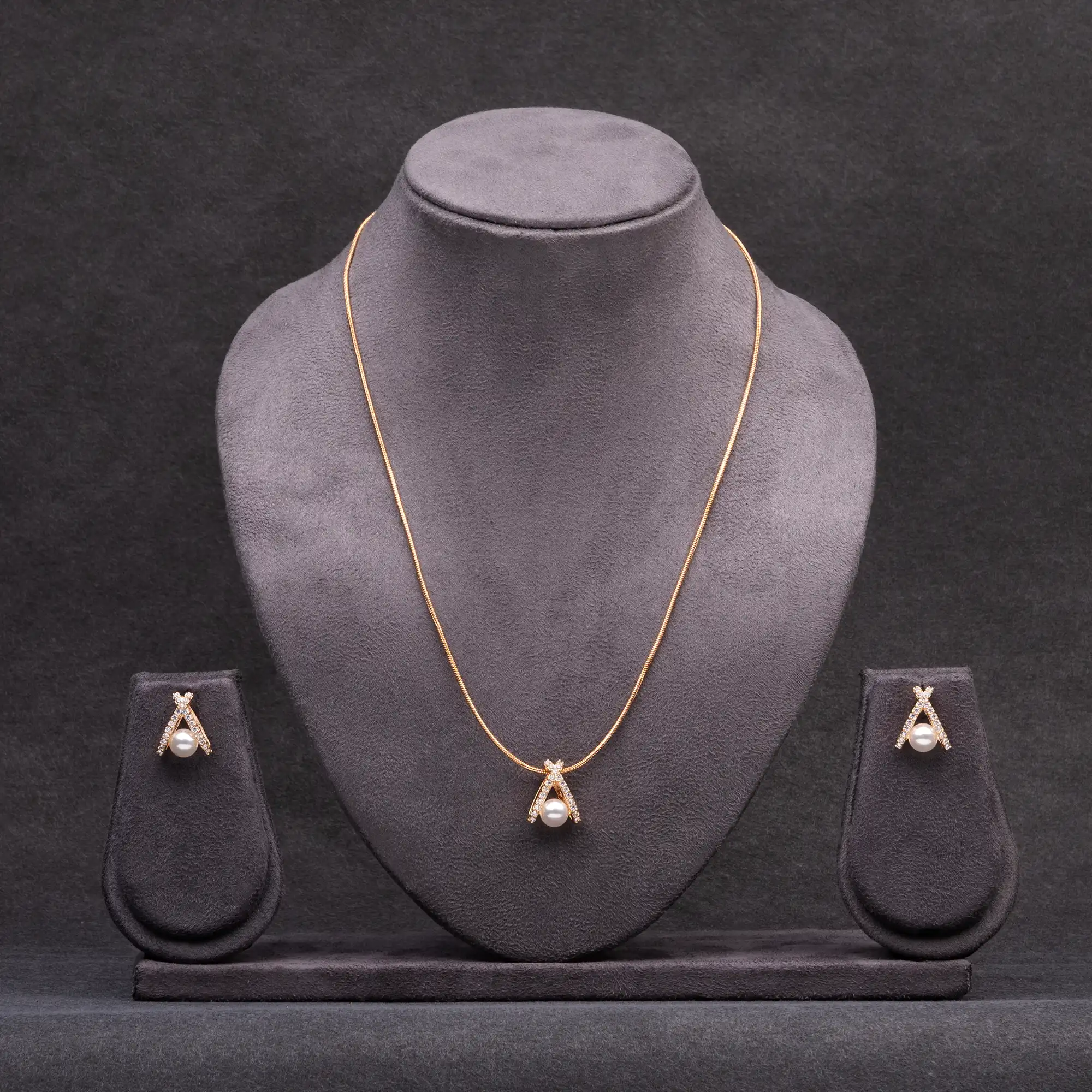 Rose Gold-Plated American Diamond and Pearl Light Weight Pendant Set with Chain