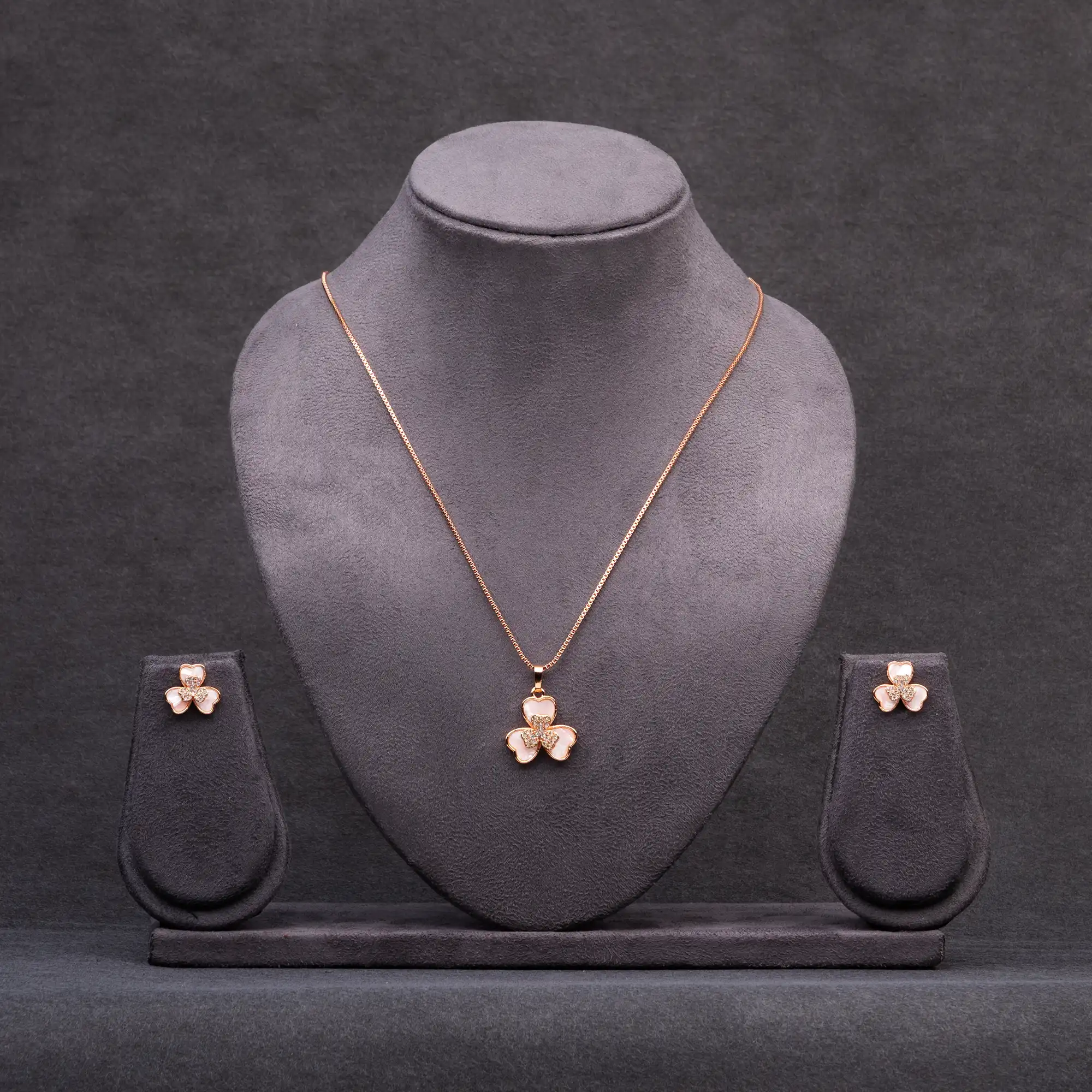 Rose Gold-Plated Flower-Shaped American Diamond and Mother Pearl Light Weight Pendant Set with Chain