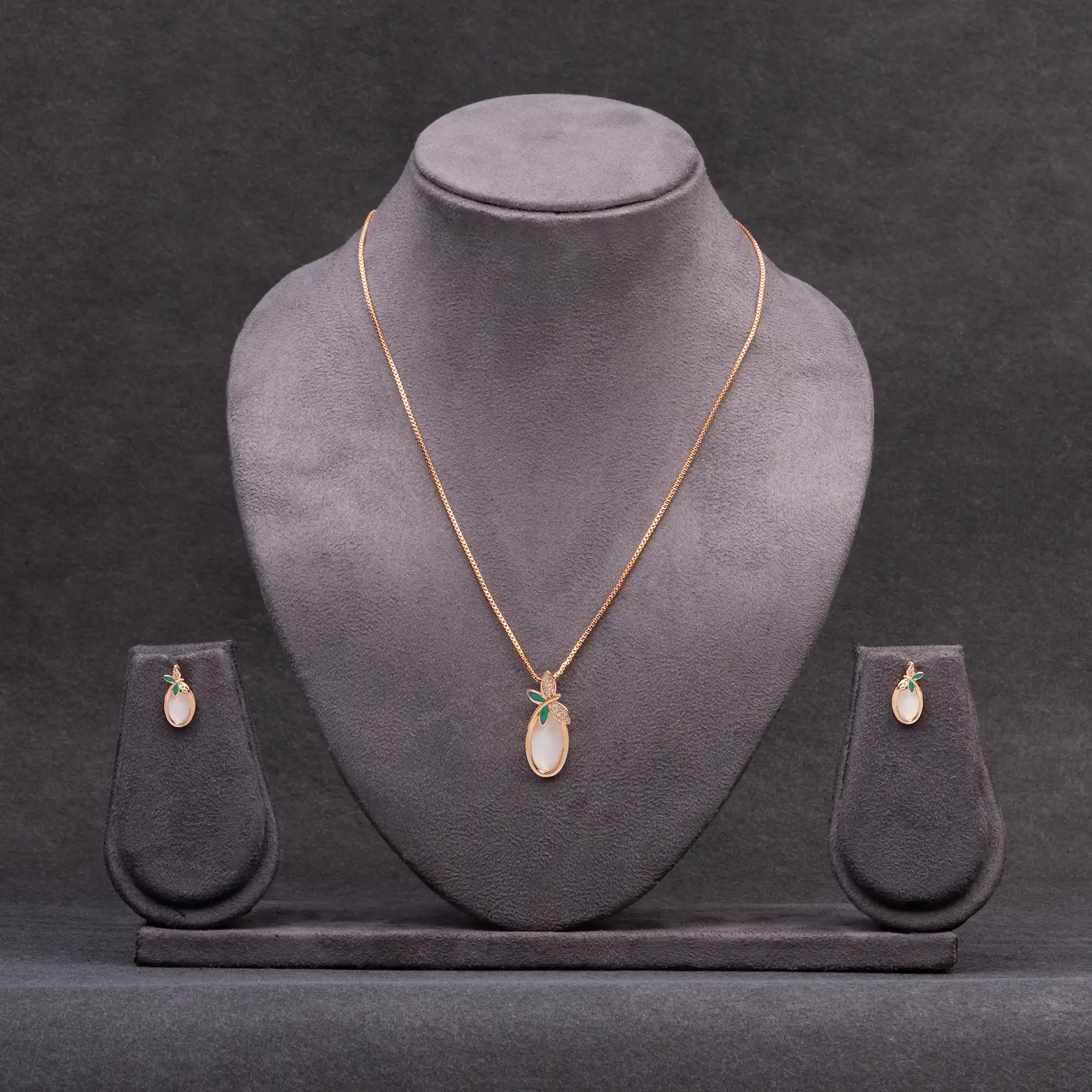 Rose Gold-Plated American Diamond and Mother Pearl Light Weight Pendant Set with Chain